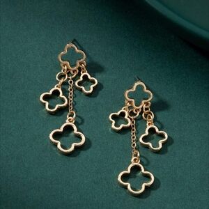 Chic Gold Clover Dangle Earrings